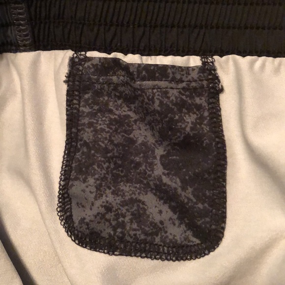 Champion duo dry shorts with key pocket - Picture 3 of 3
